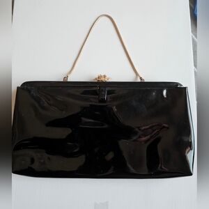 Arnold's Chicago 1950s Elegant Black Patent Leather Clutch Gold flower Closure